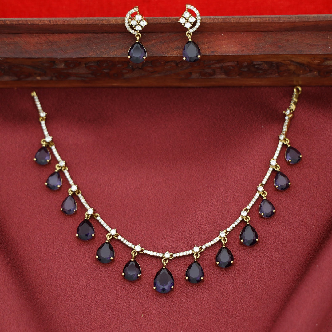 Kriyansha Claw Glossy Stone Neckpiece With Earring