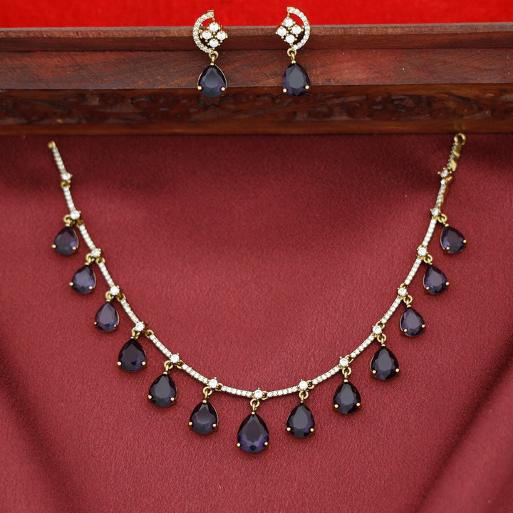 Kriyansha Claw Glossy Stone Neckpiece With Earring