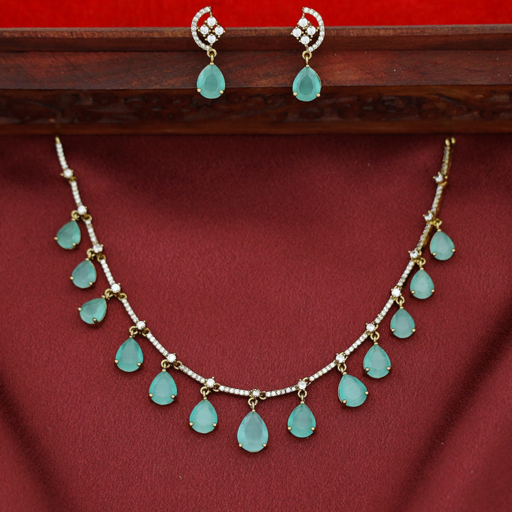 Kriyansha Claw Glossy Stone Neckpiece With Earring