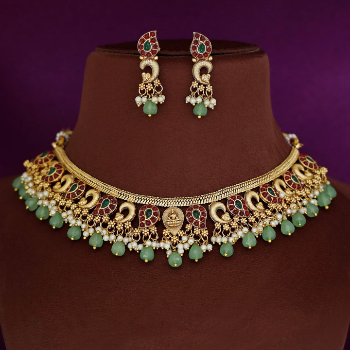 Eshita Devi Pearl Beaded Short Neckpiece With Earring