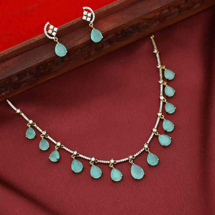 Kriyansha Claw Glossy Stone Neckpiece With Earring