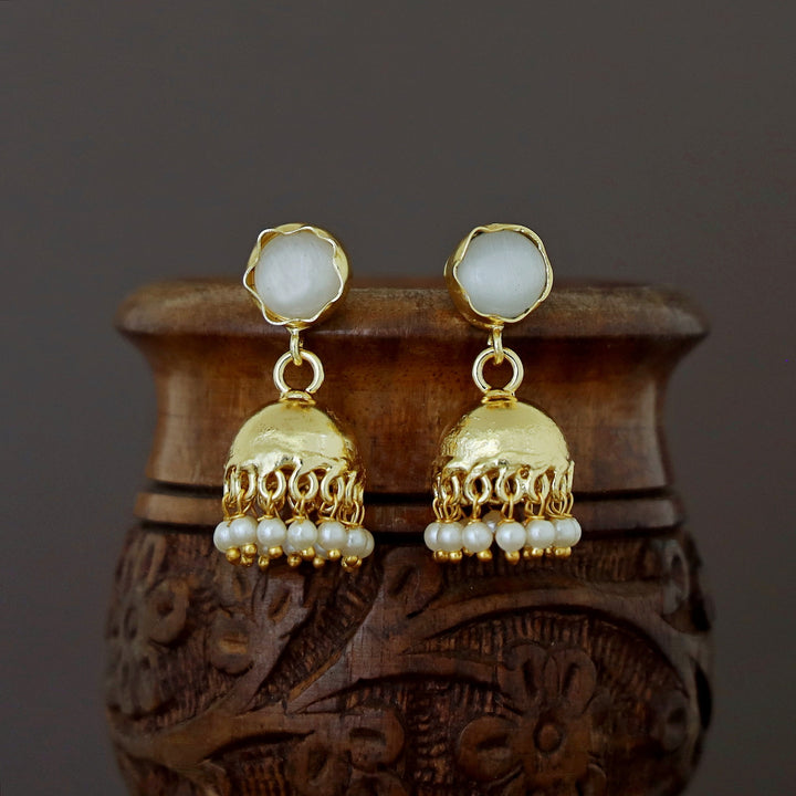 Nayeli Golden Pearl Jhumka