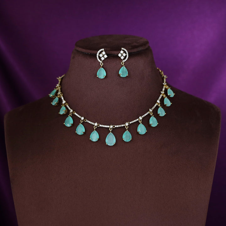 Kriyansha Claw Glossy Stone Neckpiece With Earring