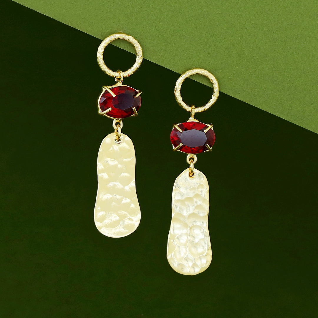 Golden Circle Hammered Claw Glossy Stone Earring