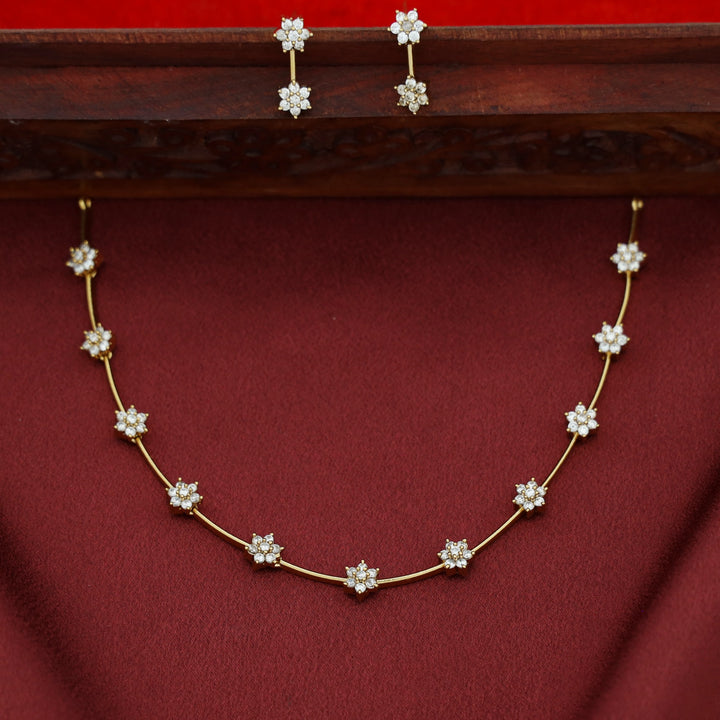 Sayali Stiff Short Neckpiece With Earring