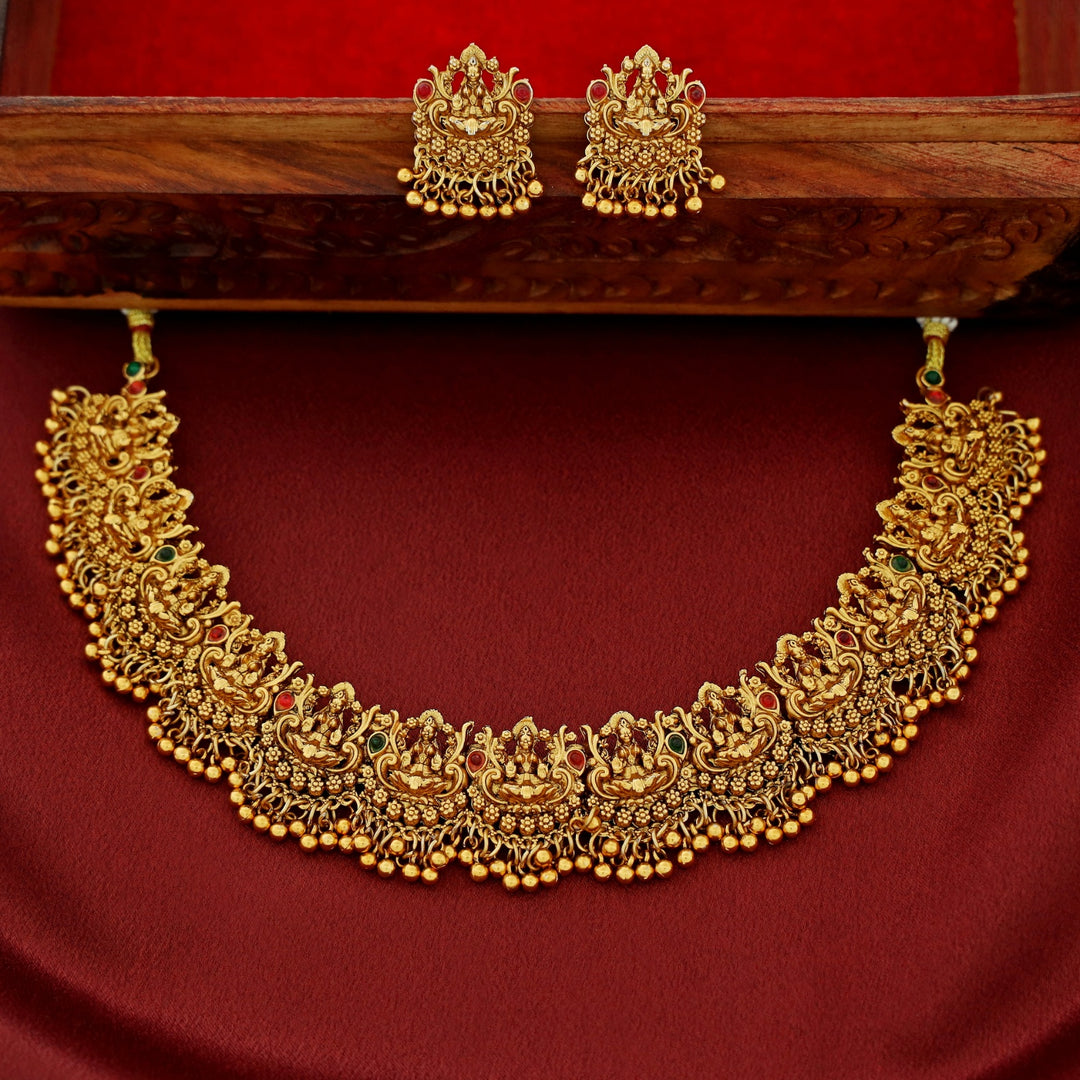 Pavithra Lakshmi Short Neckpiece With Earring