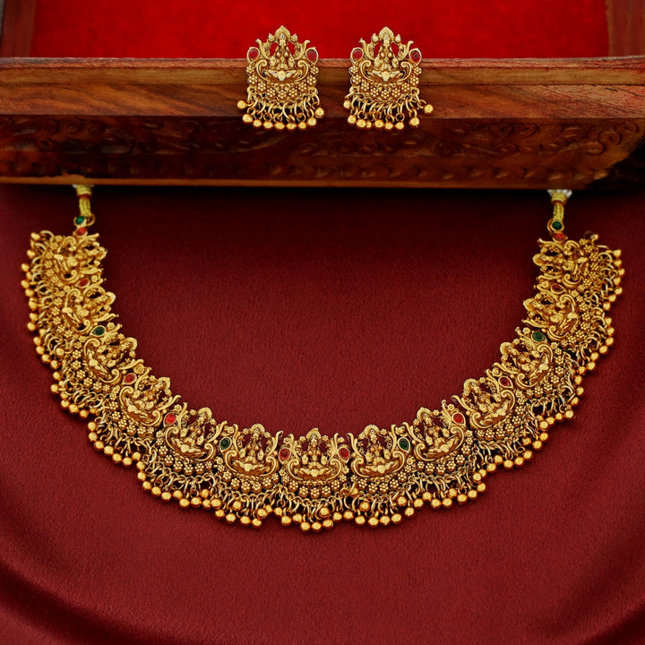 Pavithra Lakshmi Short Neckpiece With Earring
