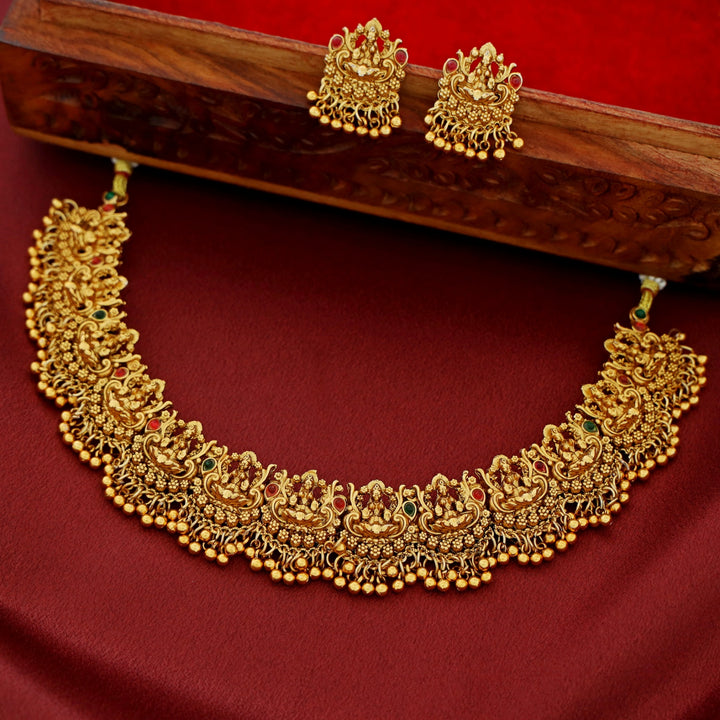 Pavithra Lakshmi Short Neckpiece With Earring