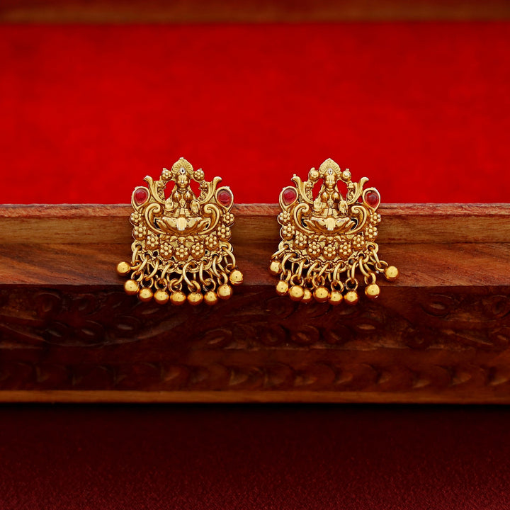 Pavithra Lakshmi Short Neckpiece With Earring