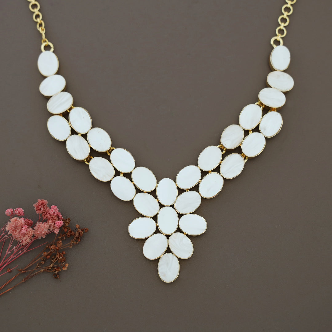 Aamira MOP Neckpiece