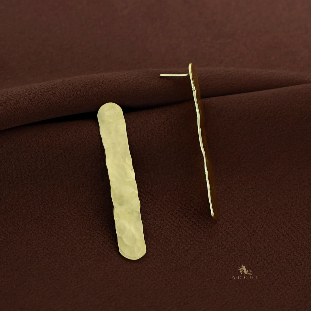 Kiyana Golden Textured Earring