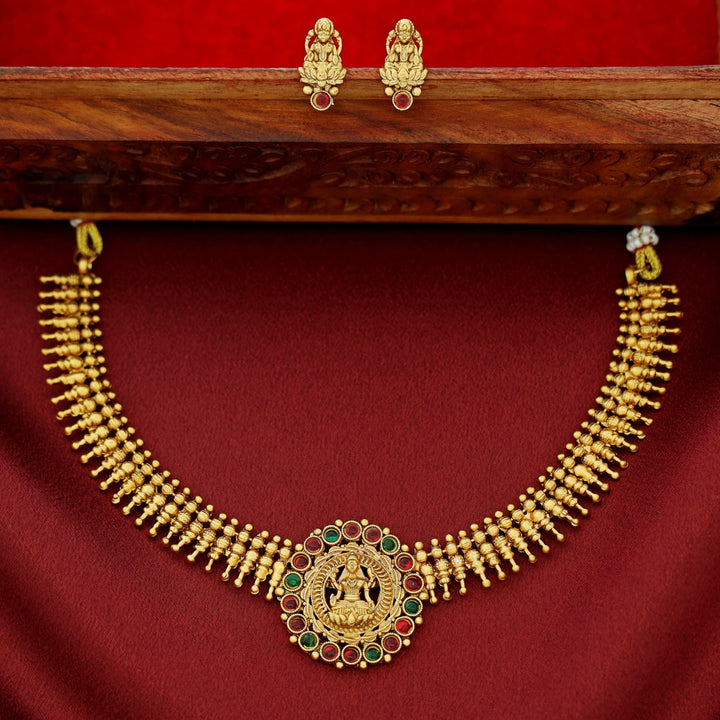 Joshita Devi Short Neckpiece With Earring
