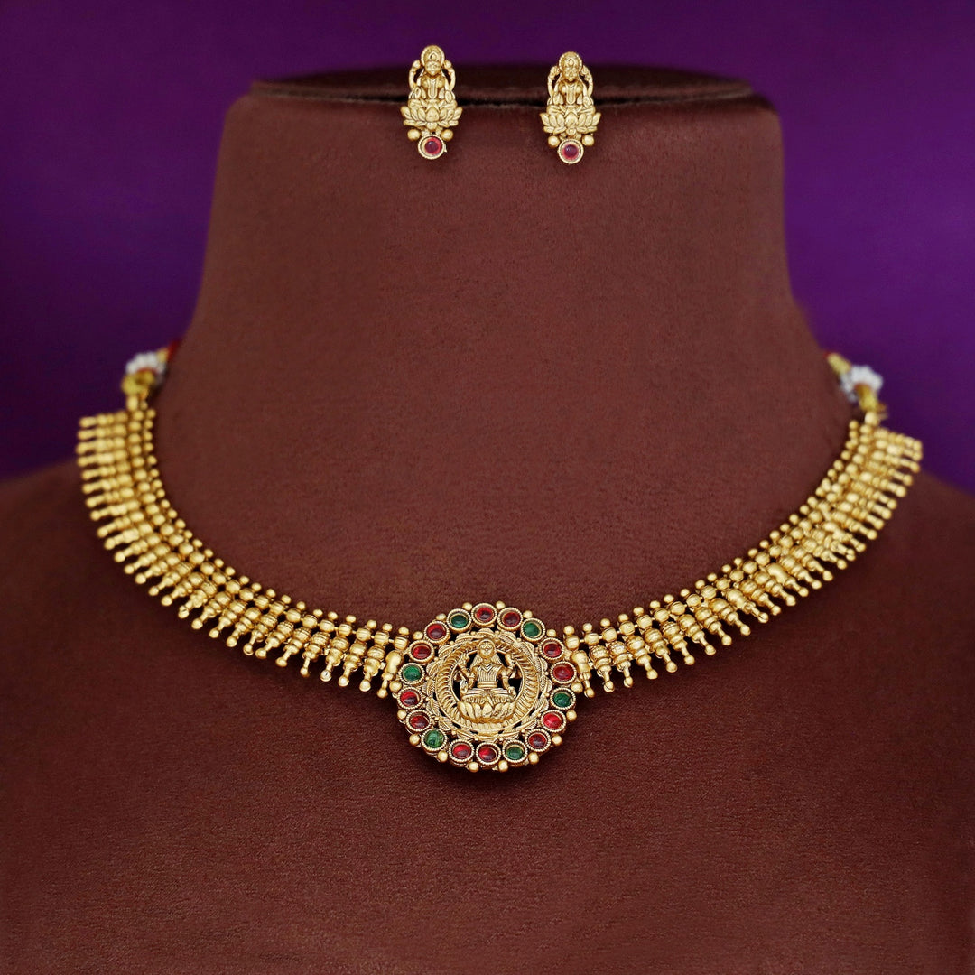 Joshita Devi Short Neckpiece With Earring