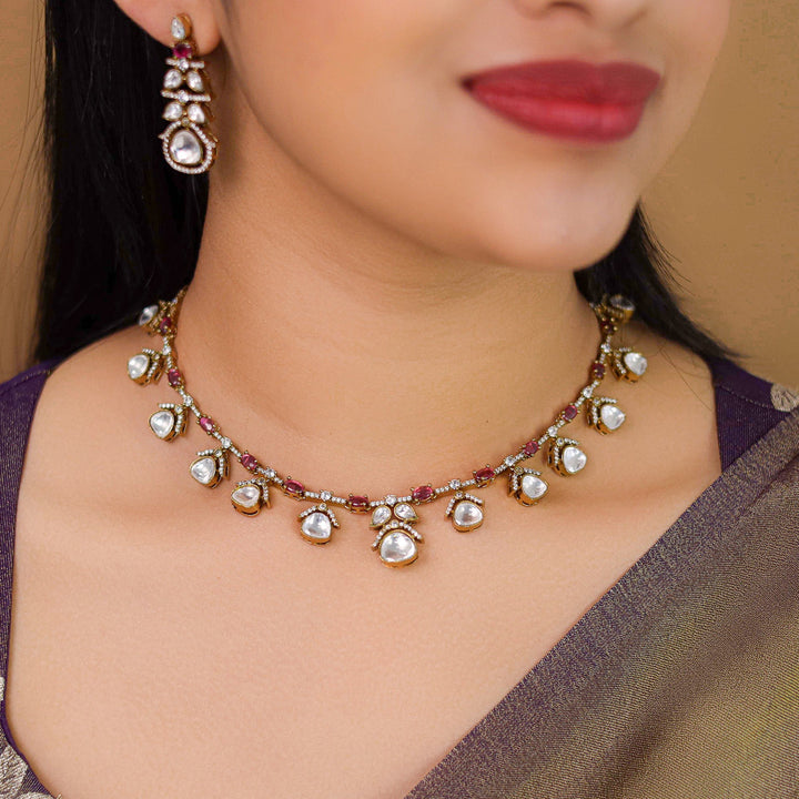 Zarini Kundan Short Neckpiece With Earring