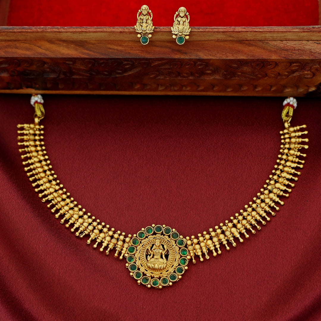 Joshita Devi Short Neckpiece With Earring