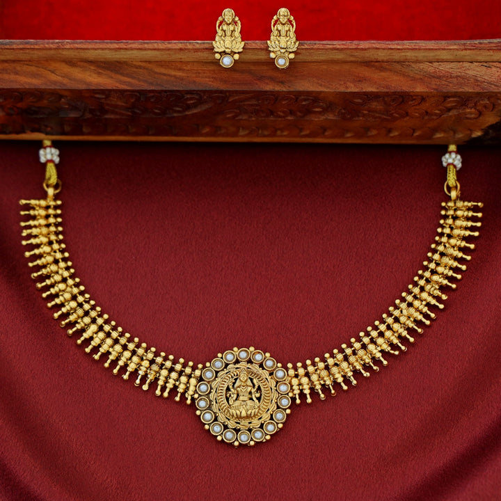 Joshita Devi Short Neckpiece With Earring