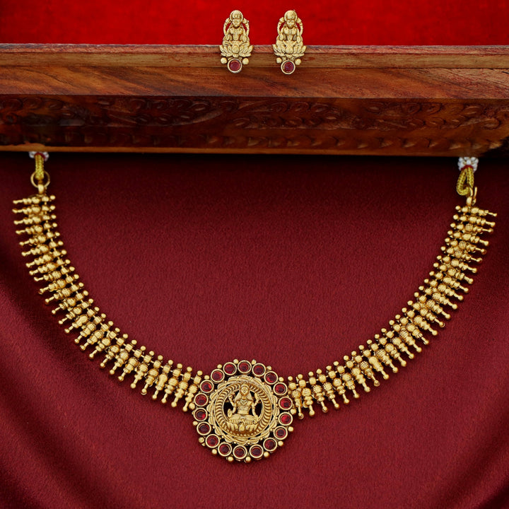 Joshita Devi Short Neckpiece With Earring