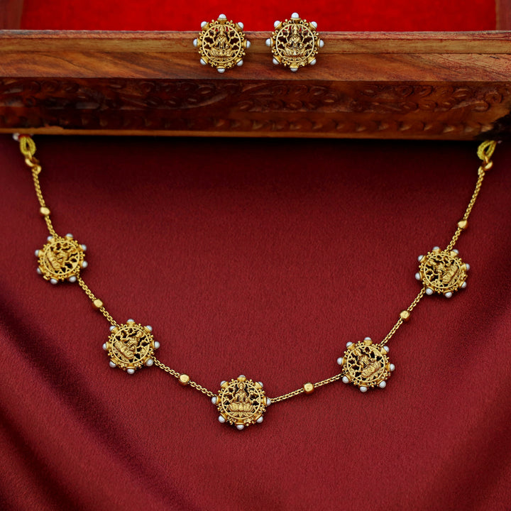Maheera Devi Pearl Choker With Stud