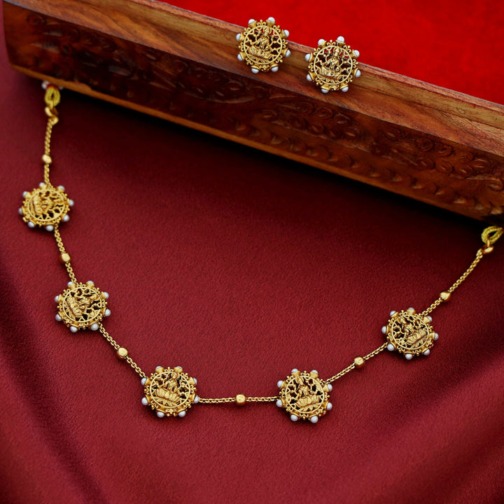 Maheera Devi Pearl Choker With Stud