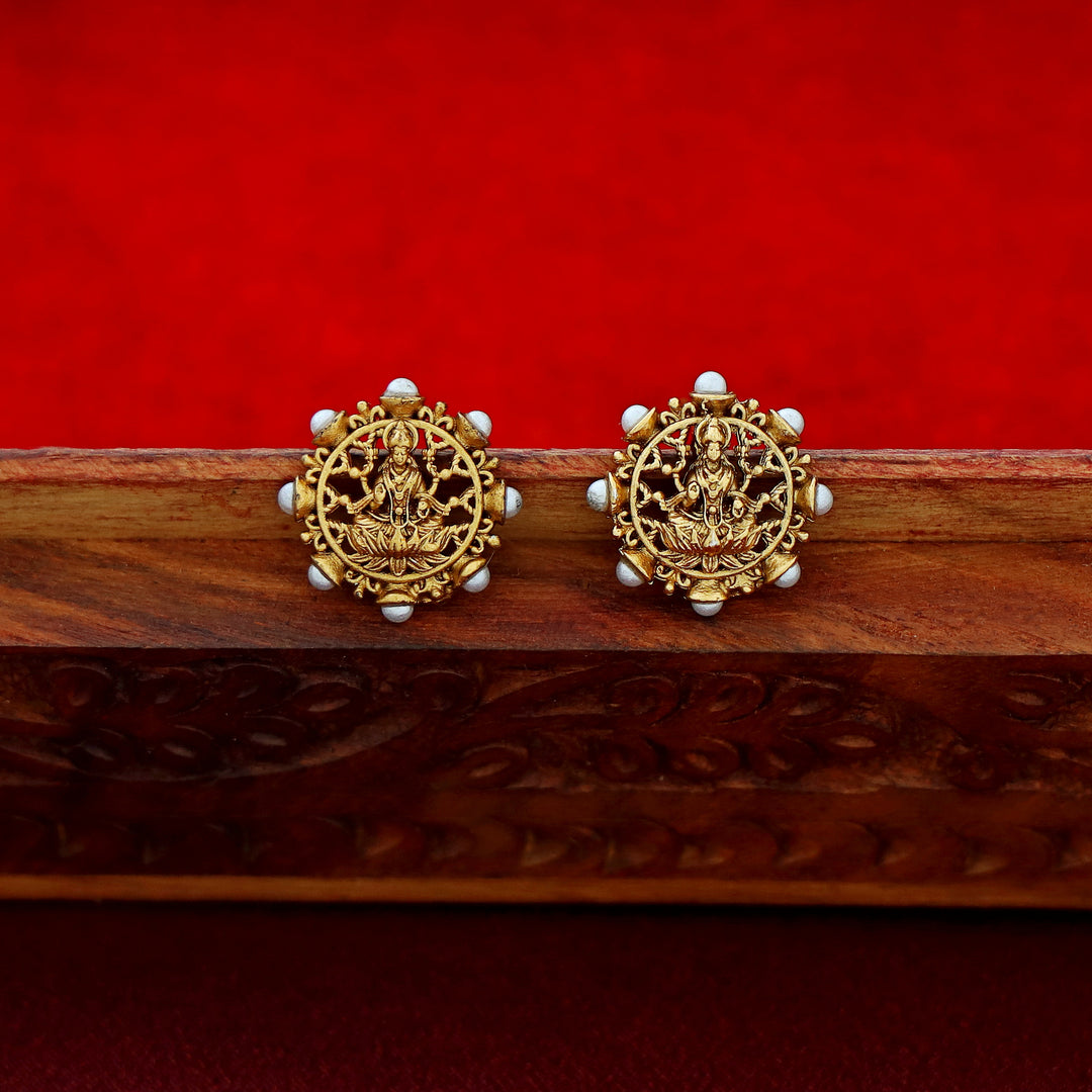 Maheera Devi Pearl Choker With Stud