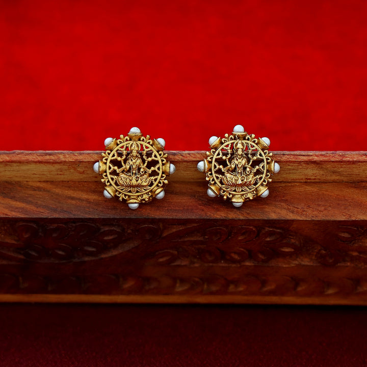 Maheera Devi Pearl Choker With Stud
