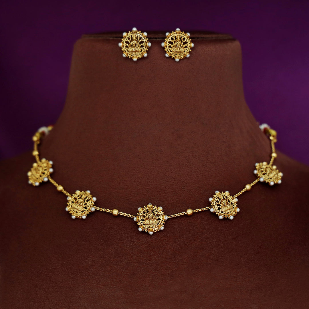 Maheera Devi Pearl Choker With Stud