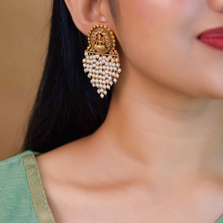 Chinmitha Devi Cluster Pearl Earring