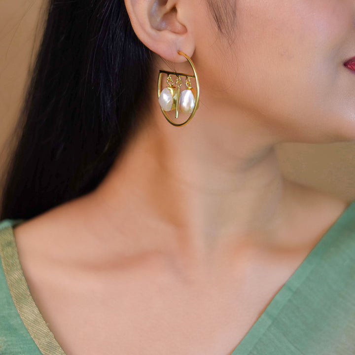 Golden Circle Baroque Swing Stem Earring