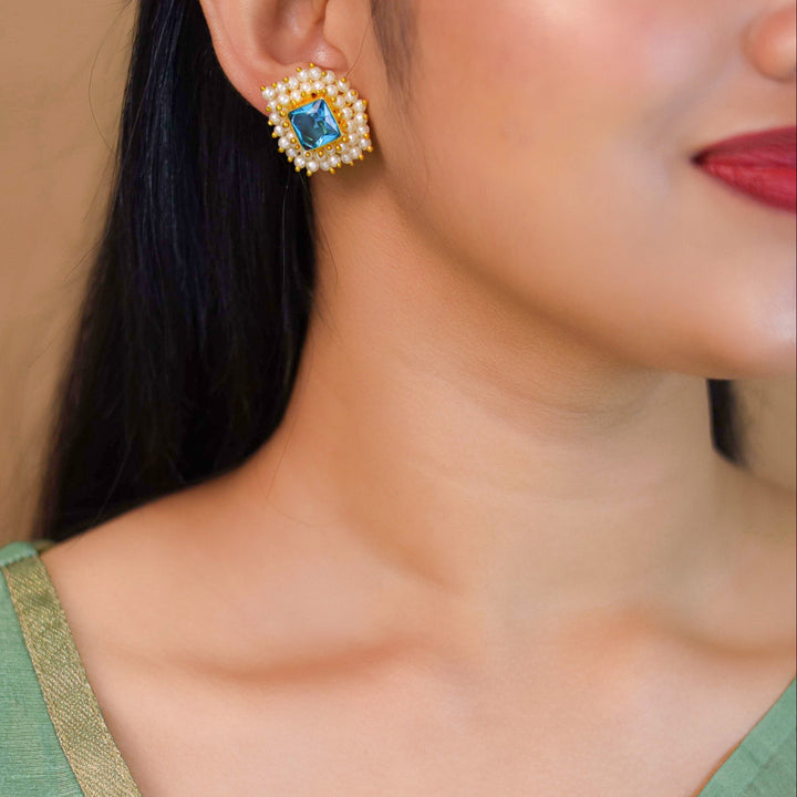 Ahelia Glossy Square Cluster Pearl Earring