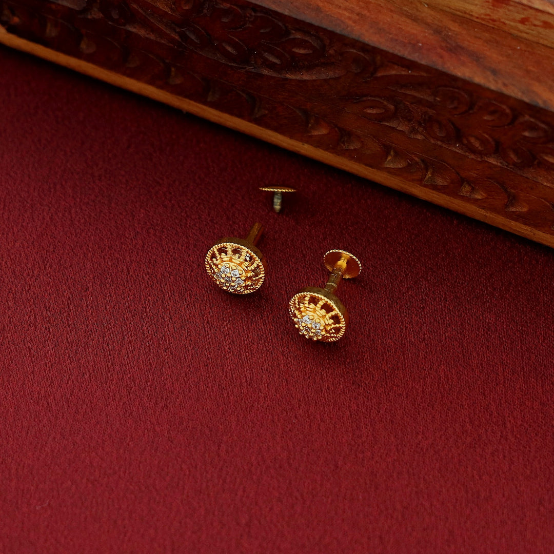 Golden Flower Suqare Short Neckpiece With Stud