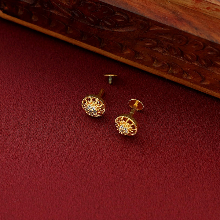 Golden Flower Suqare Short Neckpiece With Stud