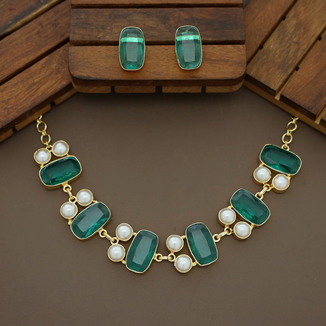 Shiya Glossy Rectangle Pearl Choker / Short Neckpiece With Stud