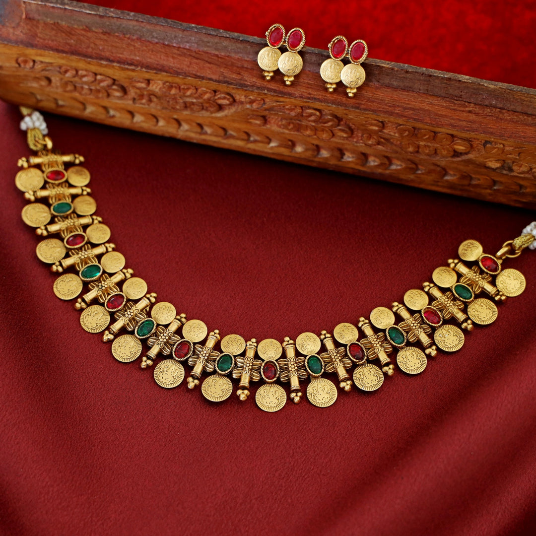 Pranita Dual Kashi Oval Stick Short Neckpiece/Choker With Earring