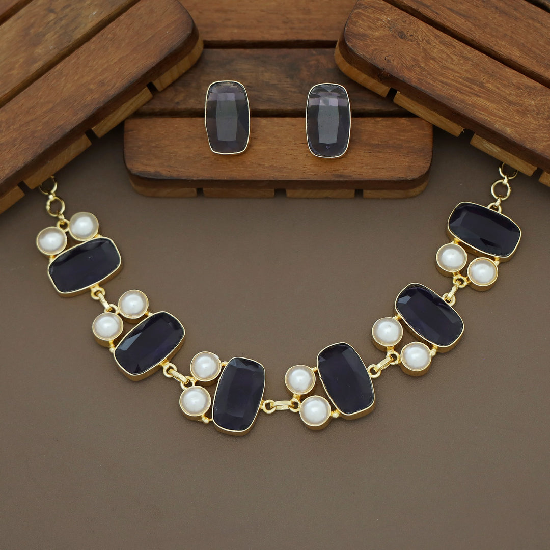 Shiya Glossy Rectangle Pearl Choker / Short Neckpiece With Stud