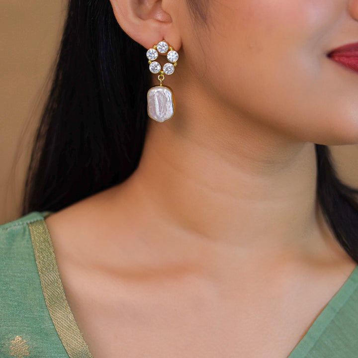 Aveline Glossy Flower Baroque Earring