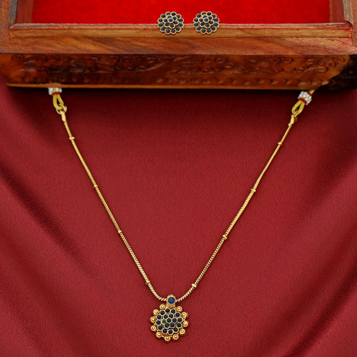 Tushara Floral Short Neckpiece With Stud