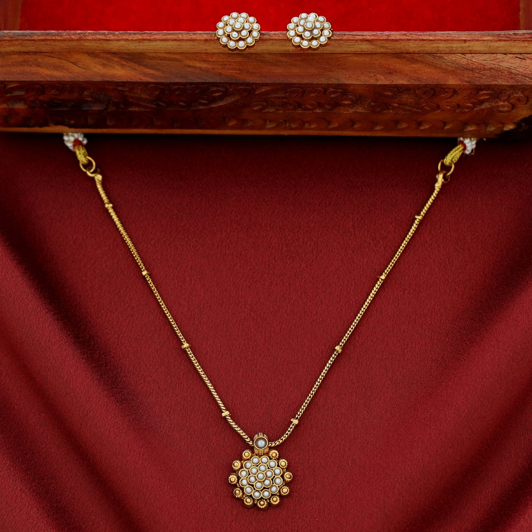 Tushara Floral Short Neckpiece With Stud