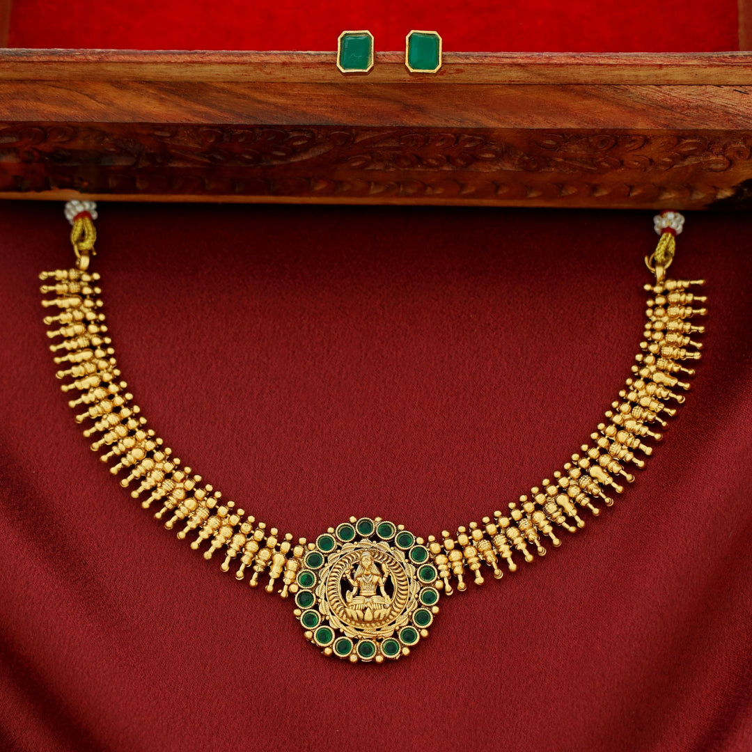Joshita Devi Short Neckpiece With Earring