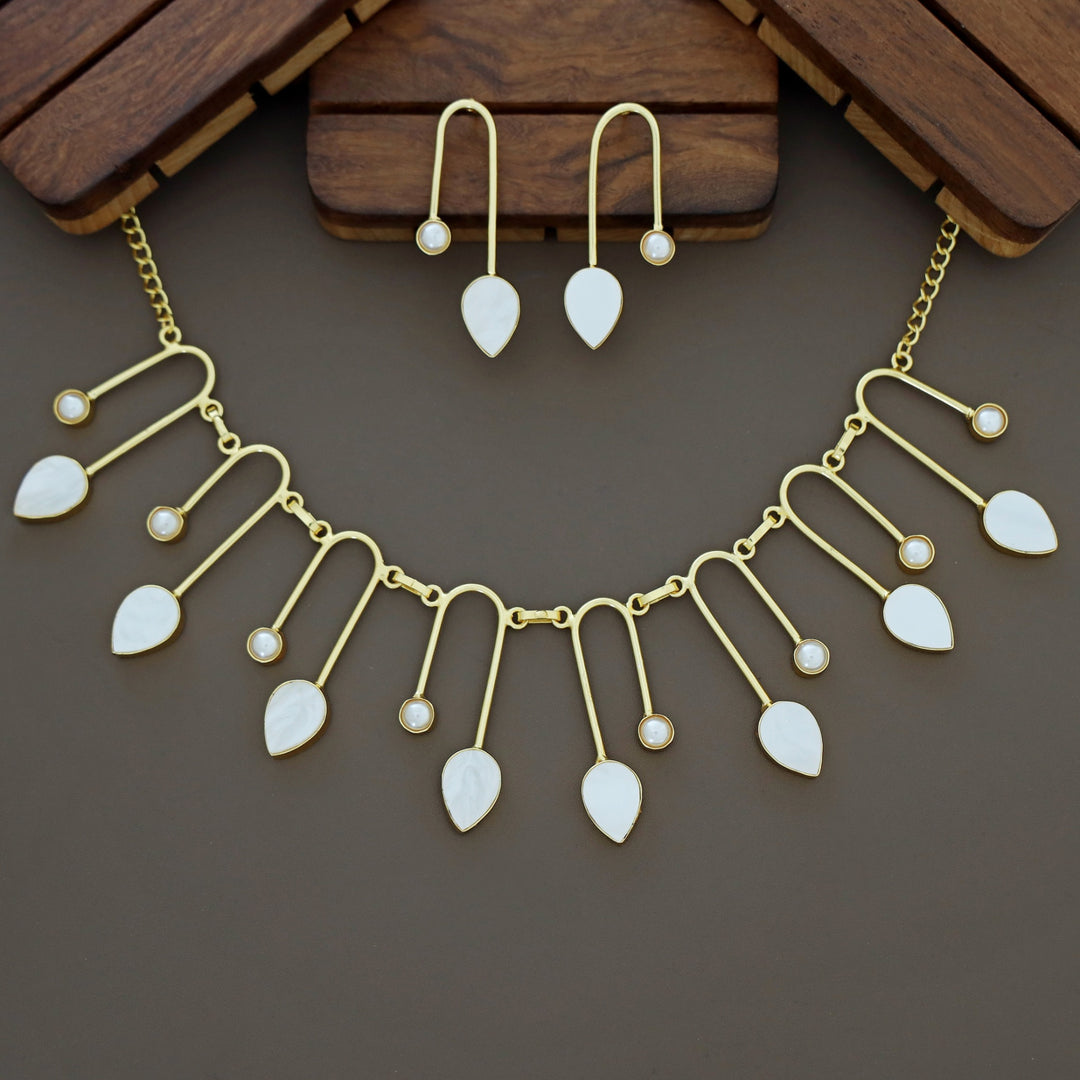 Delta Golden Glossy Drop Pearl Neckpiece With Earring
