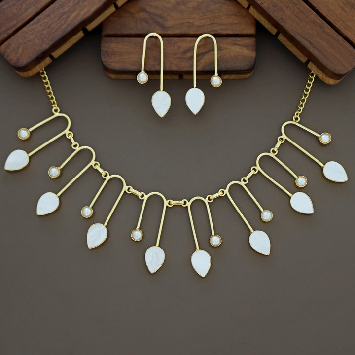 Delta Golden Glossy Drop Pearl Neckpiece With Earring