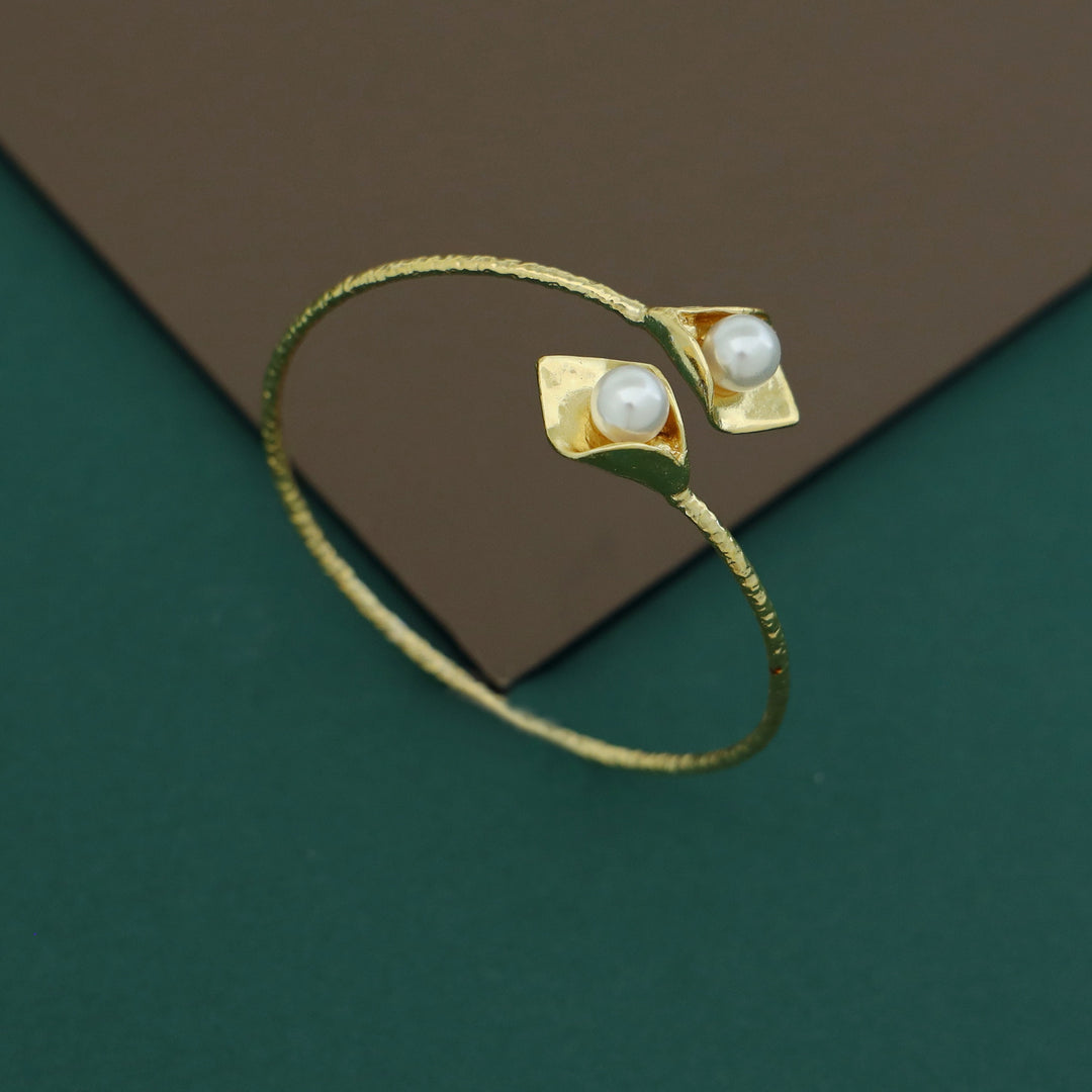 Golden Hammered Calla Lily Branch Pearl Bangle