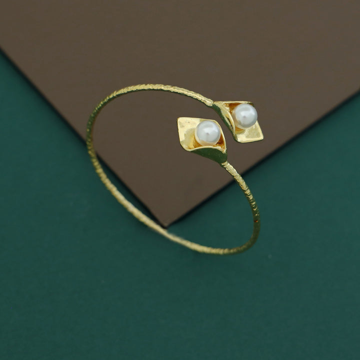 Golden Hammered Calla Lily Branch Pearl Bangle