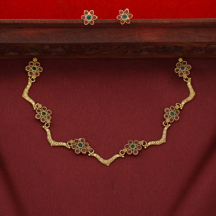 Deepashri 5 Flower Curvy Short Neckpiece With Earring