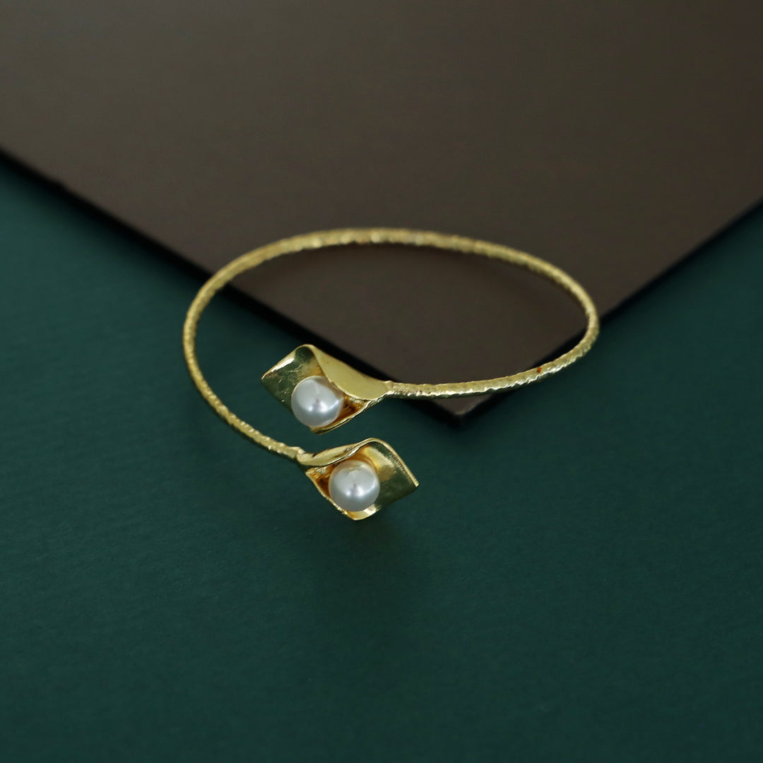Golden Hammered Calla Lily Branch Pearl Bangle