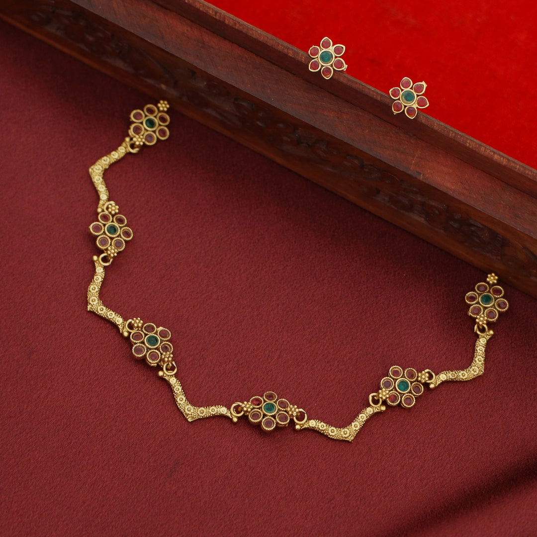 Deepashri 5 Flower Curvy Short Neckpiece With Earring