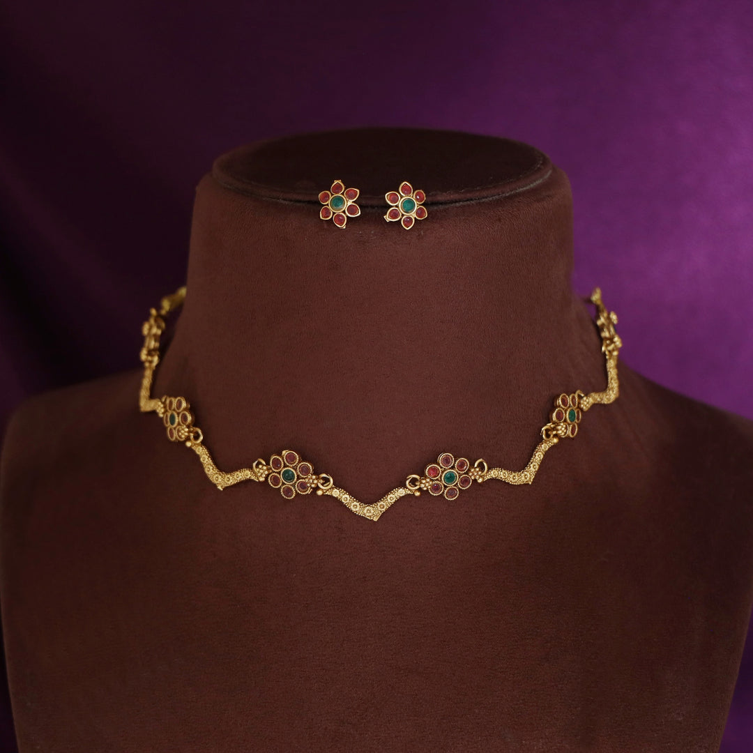 Deepashri 5 Flower Curvy Short Neckpiece With Earring