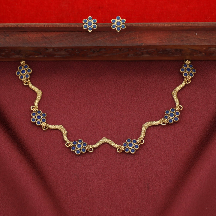 Deepashri 5 Flower Curvy Short Neckpiece With Earring