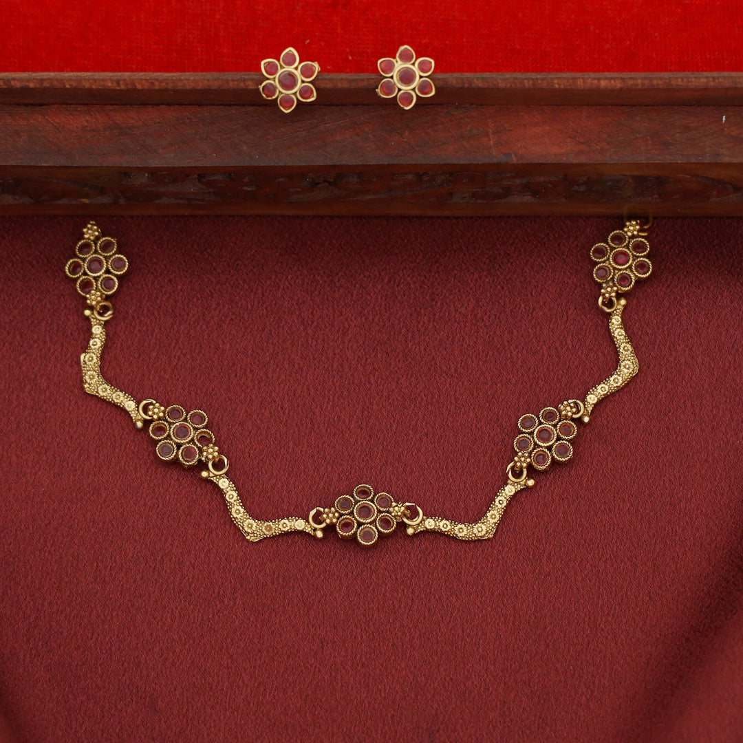 Deepashri 5 Flower Curvy Short Neckpiece With Earring