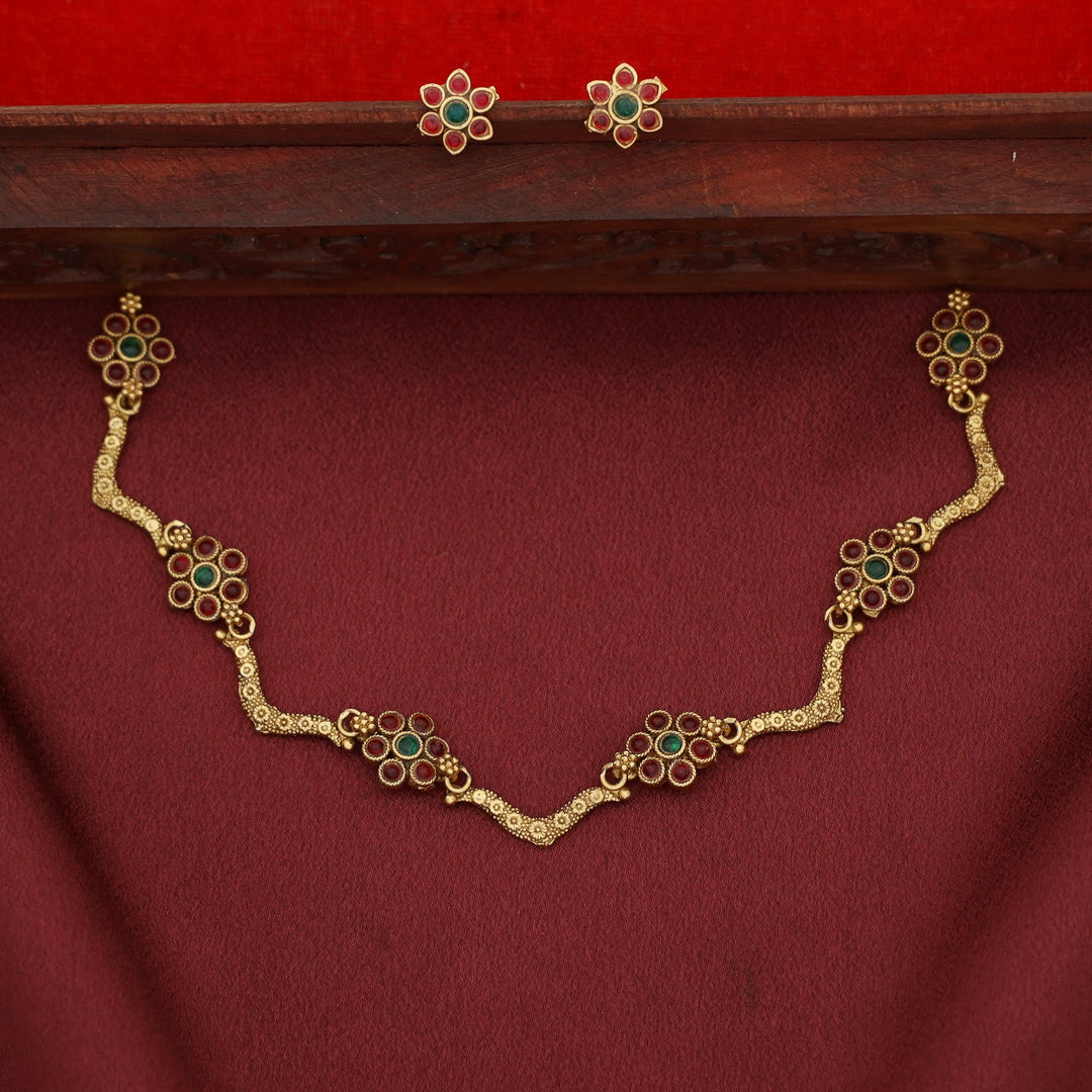 Deepashri 5 Flower Curvy Short Neckpiece With Earring