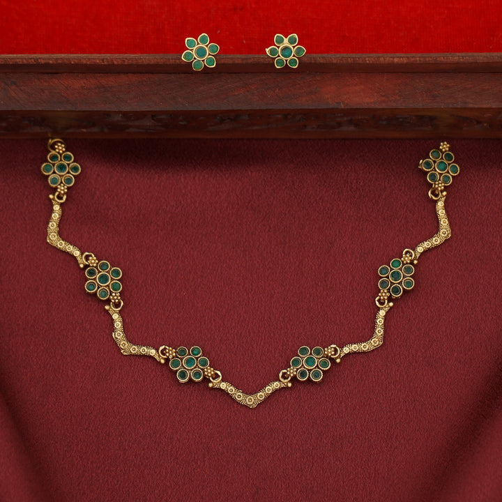 Deepashri 5 Flower Curvy Short Neckpiece With Earring